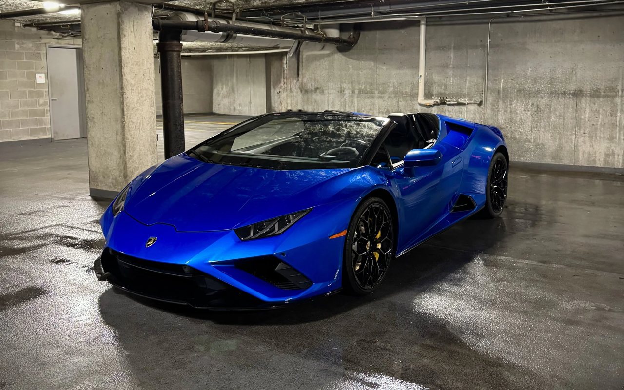 Blue Lamborghini Huracán EVO Spyder rental in Chicago, real photo of the actual car